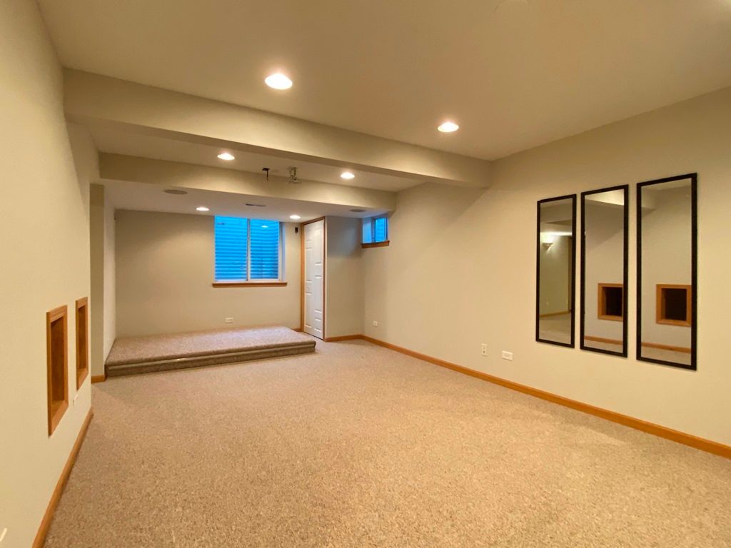 Image 46 of property listing at 720 KENDRIDGE Court, Aurora, IL 60502