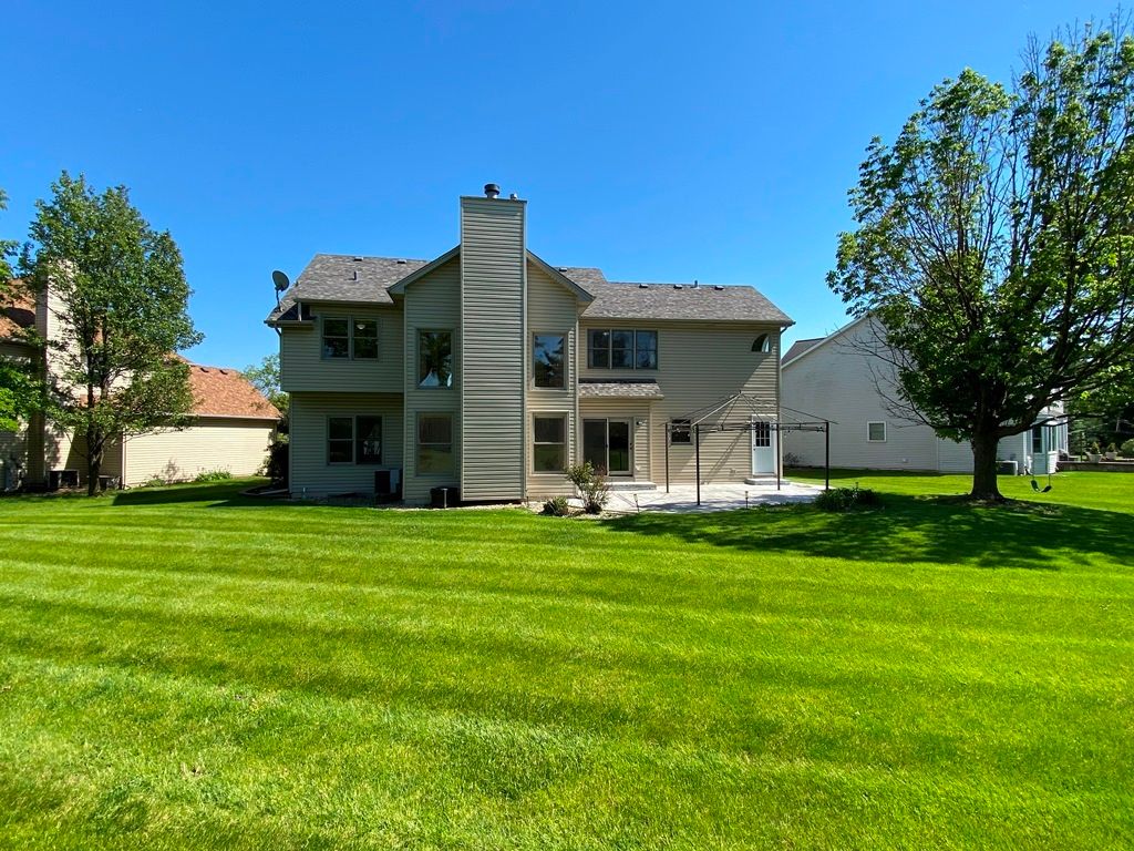 Image 49 of property listing at 720 KENDRIDGE Court, Aurora, IL 60502