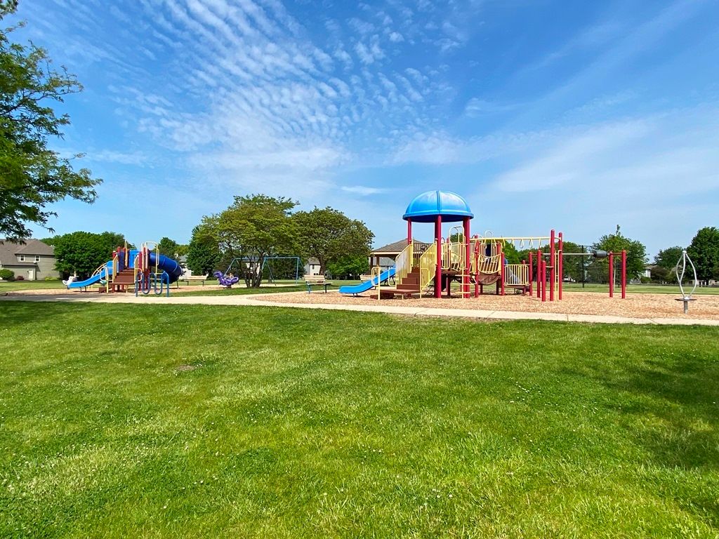 Image 54 of property listing at 720 KENDRIDGE Court, Aurora, IL 60502