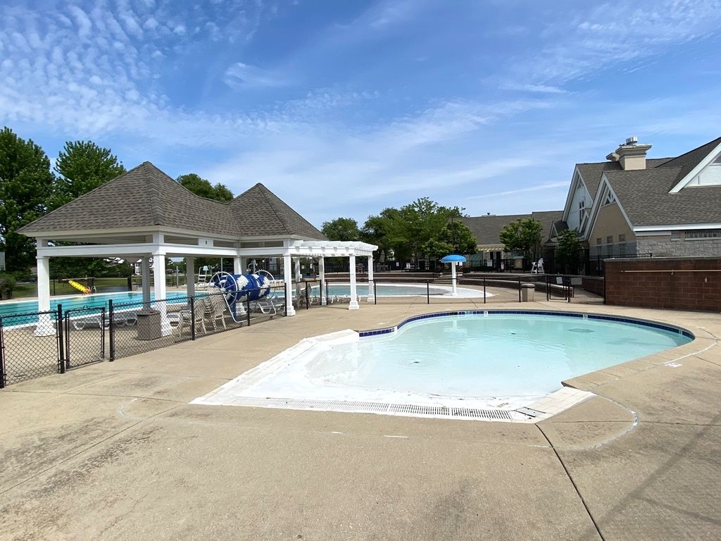 Image 57 of property listing at 720 KENDRIDGE Court, Aurora, IL 60502