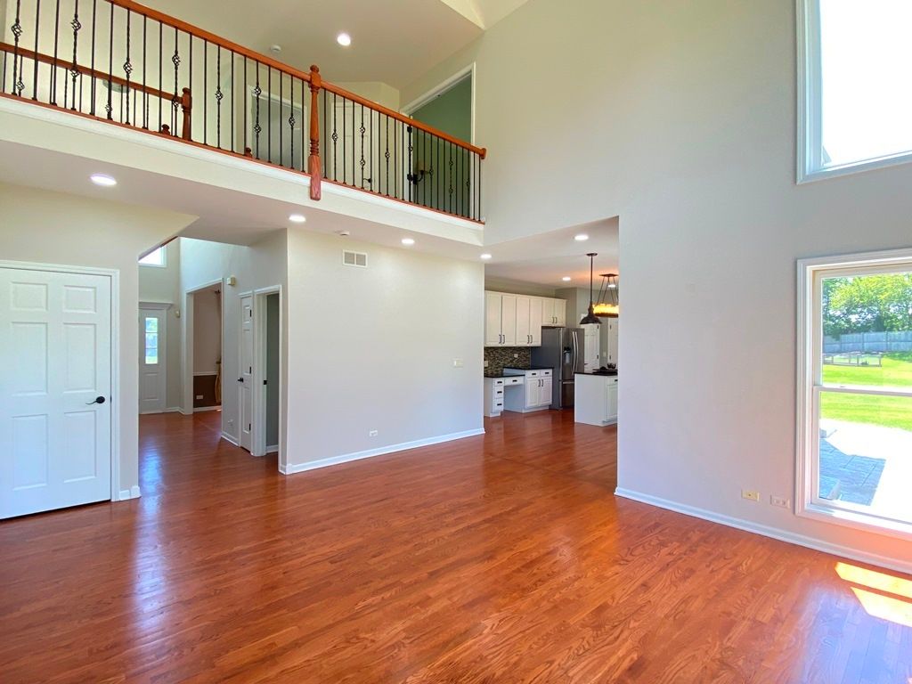 Image 10 of property listing at 720 KENDRIDGE Court, Aurora, IL 60502
