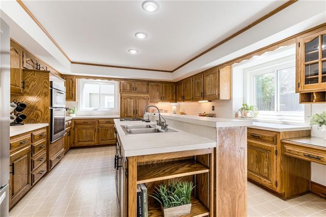8336 Rosehill Road, Lenexa, KS 66215