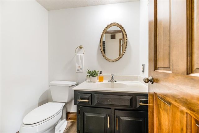 8336 Rosehill Road, Lenexa, KS 66215
