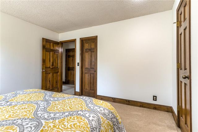 8336 Rosehill Road, Lenexa, KS 66215