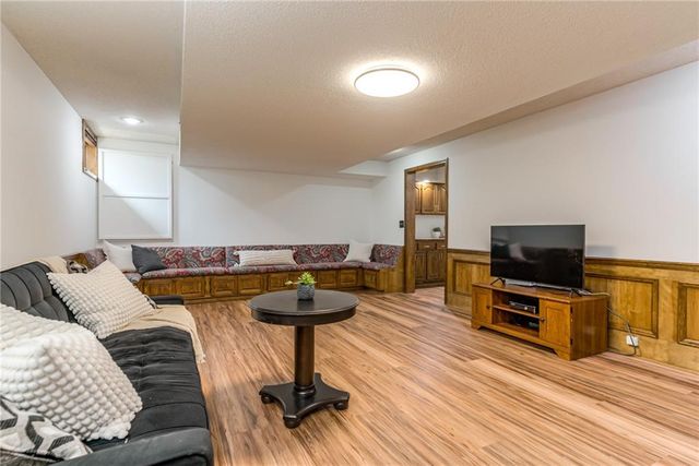8336 Rosehill Road, Lenexa, KS 66215