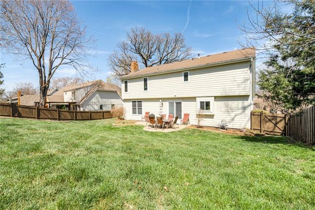 8336 Rosehill Road, Lenexa, KS 66215