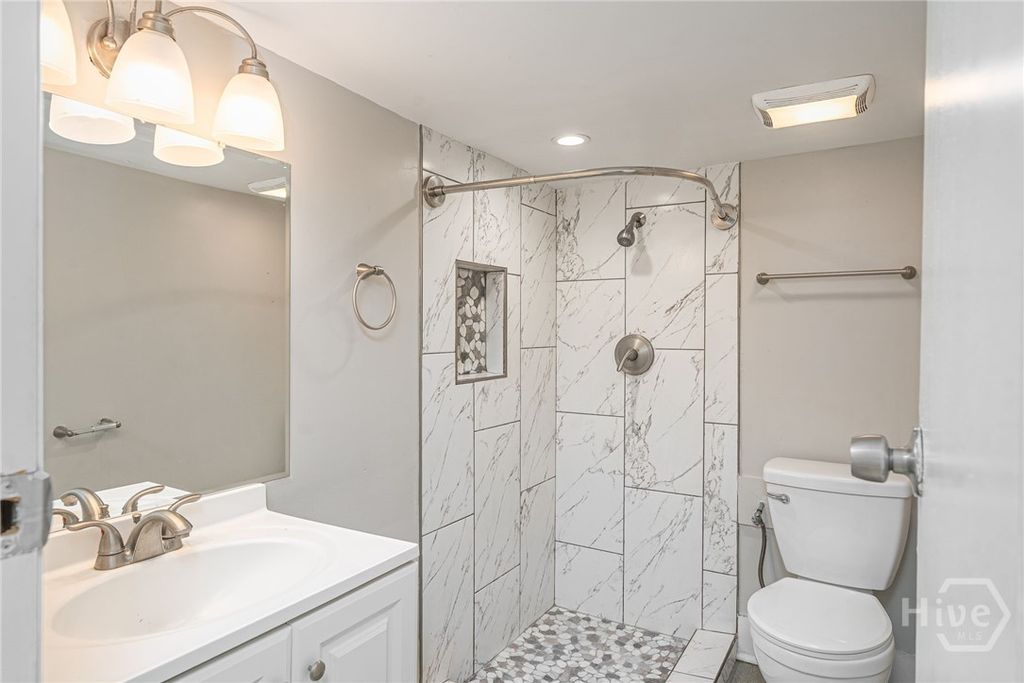 Image 13 of property listing at 404 E 31st Street, Savannah, GA 31401