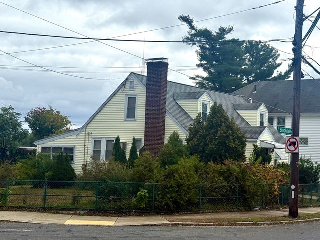 19 Brookdale Rd, Arlington, MA 02474