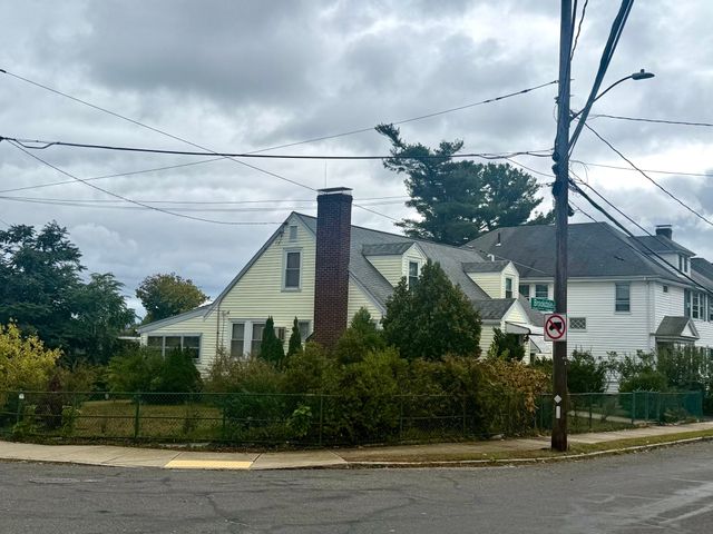 19 Brookdale Rd, Arlington, MA 02474