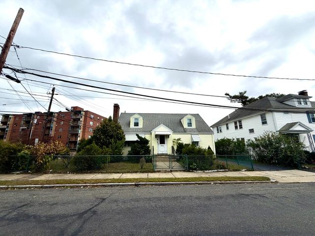 19 Brookdale Rd, Arlington, MA 02474