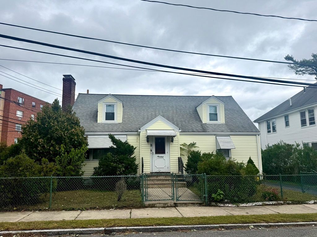 19 Brookdale Rd, Arlington, MA 02474