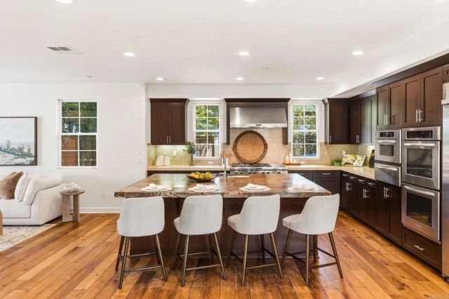 1904 Sheridan Road, Encinitas, CA 92024