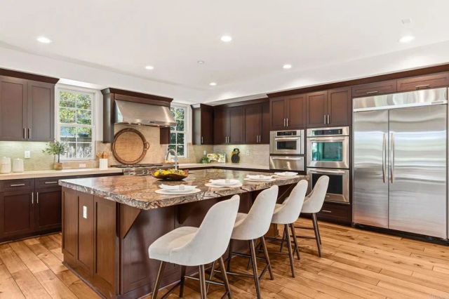 1904 Sheridan Road, Encinitas, CA 92024