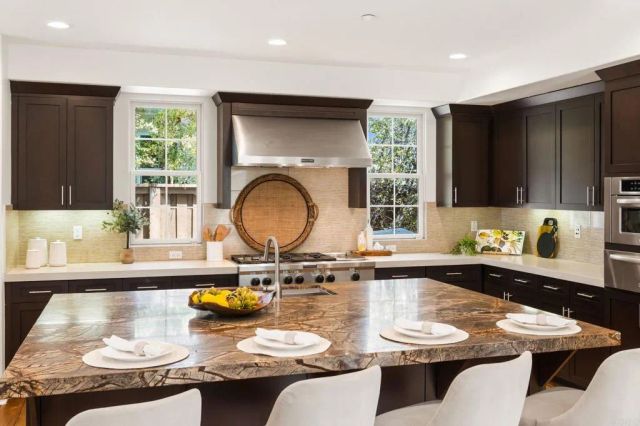 1904 Sheridan Road, Encinitas, CA 92024
