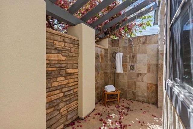 1904 Sheridan Road, Encinitas, CA 92024