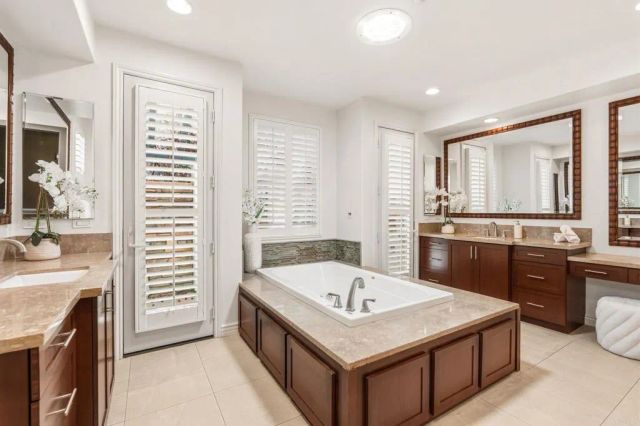 1904 Sheridan Road, Encinitas, CA 92024