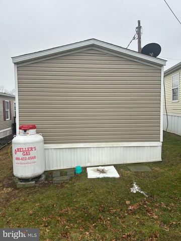 3 PLEASANT HILL AVE, Akron, PA 17501