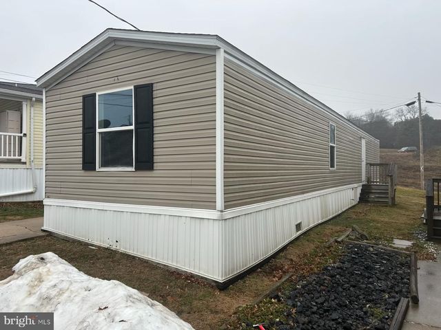 3 PLEASANT HILL AVE, Akron, PA 17501