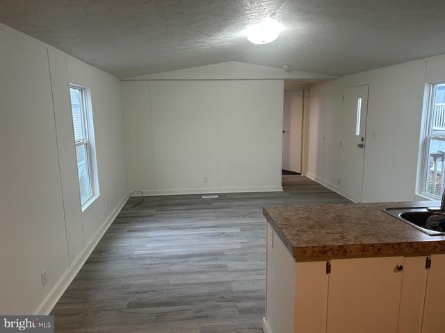 3 PLEASANT HILL AVE, Akron, PA 17501