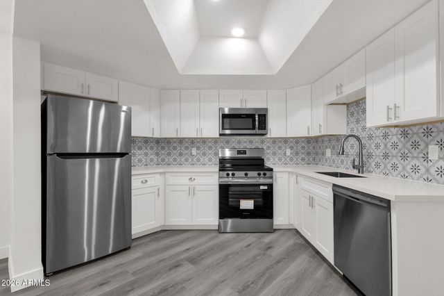 4126 W BOCA RATON Road, Phoenix, AZ 85053