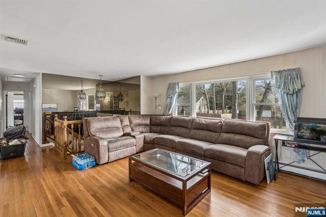 201 Rockland Avenue, River Vale, NJ 07675