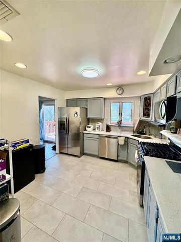 201 Rockland Avenue, River Vale, NJ 07675