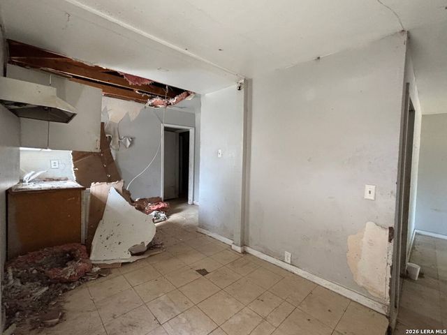 5911 W Cesar E Chavez, San Antonio, TX 78237