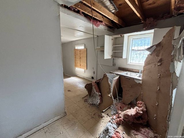 5911 W Cesar E Chavez, San Antonio, TX 78237