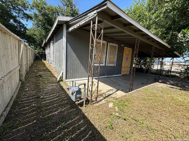 5911 W Cesar E Chavez, San Antonio, TX 78237