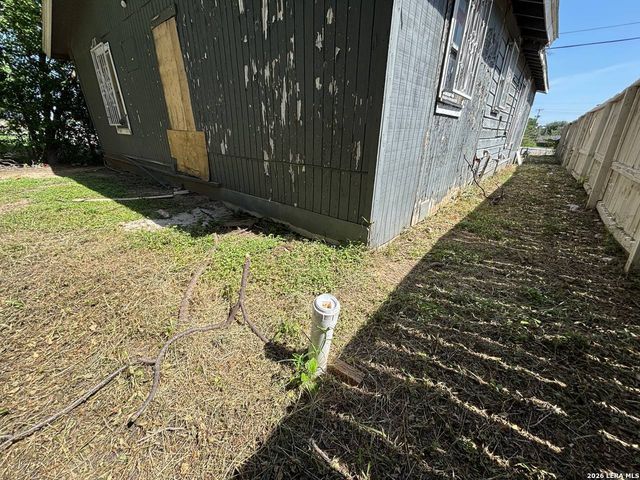 5911 W Cesar E Chavez, San Antonio, TX 78237