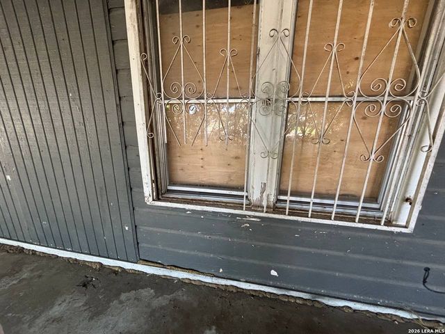 5911 W Cesar E Chavez, San Antonio, TX 78237