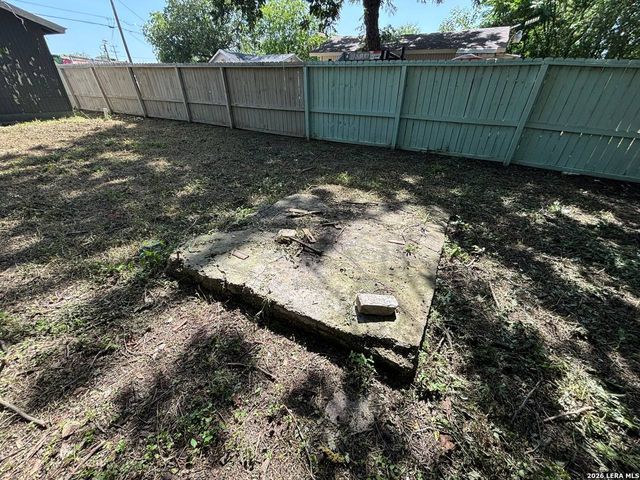 5911 W Cesar E Chavez, San Antonio, TX 78237