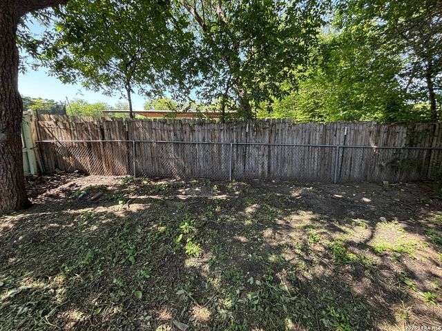 5911 W Cesar E Chavez, San Antonio, TX 78237