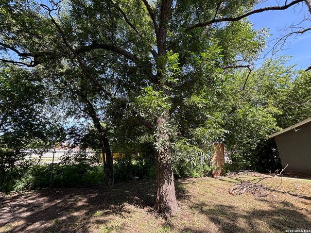 5911 W Cesar E Chavez, San Antonio, TX 78237