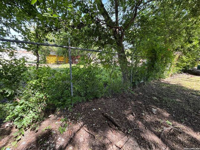 5911 W Cesar E Chavez, San Antonio, TX 78237