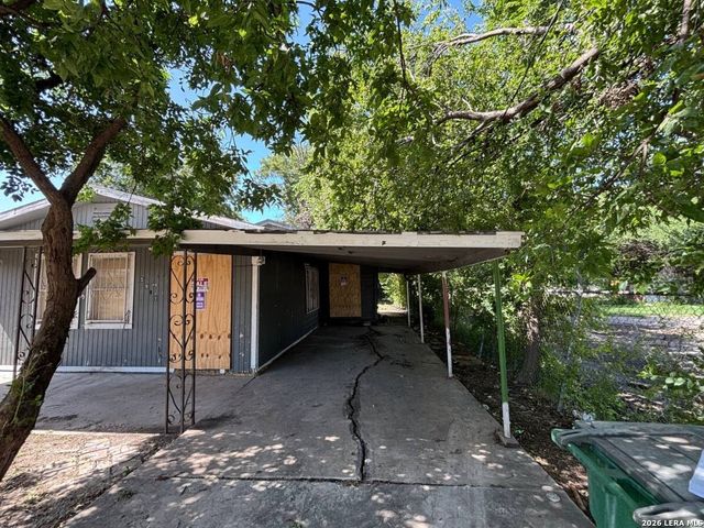 5911 W Cesar E Chavez, San Antonio, TX 78237