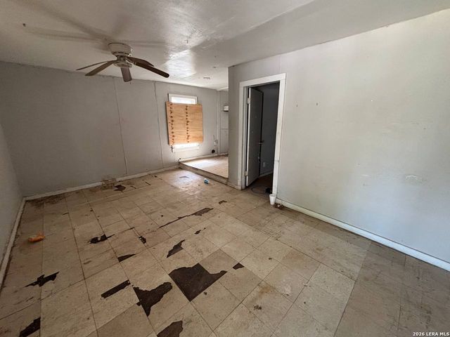 5911 W Cesar E Chavez, San Antonio, TX 78237