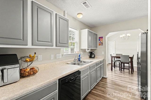 1240 Log Cabin Road, Charlotte, NC 28213