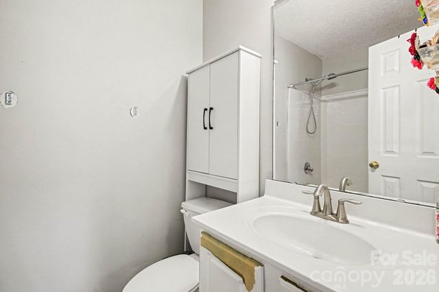 1240 Log Cabin Road, Charlotte, NC 28213
