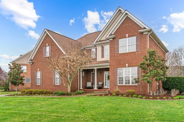 2848 Kaye Dr, Thompsons Station, TN 37179