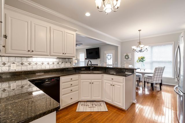 2848 Kaye Dr, Thompsons Station, TN 37179
