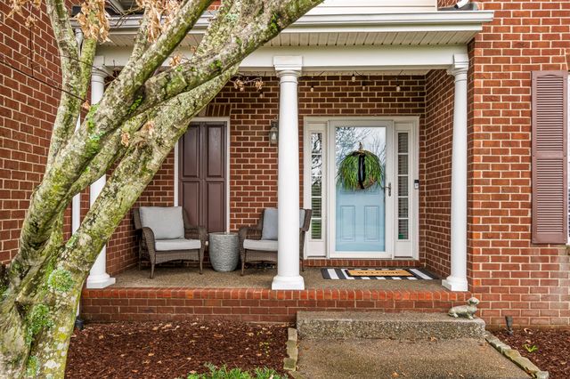 2848 Kaye Dr, Thompsons Station, TN 37179