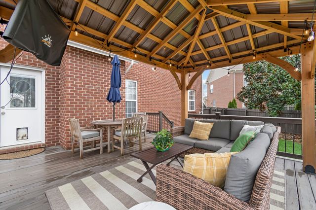 2848 Kaye Dr, Thompsons Station, TN 37179
