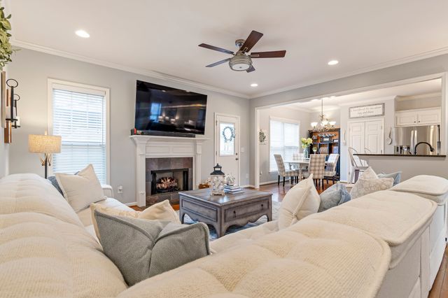 2848 Kaye Dr, Thompsons Station, TN 37179