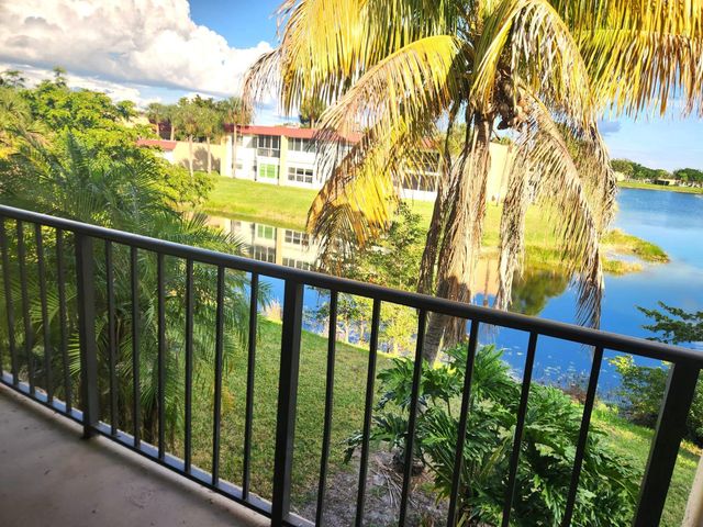 1520 Lake Crystal Drive F, West Palm Beach, FL 33411