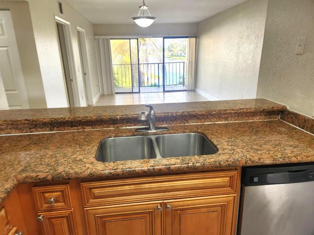 1520 Lake Crystal Drive F, West Palm Beach, FL 33411