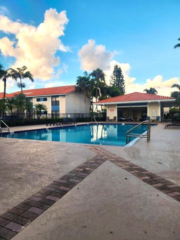 1520 Lake Crystal Drive F, West Palm Beach, FL 33411