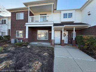 5686 Acorn Lane, Sterling Heights, MI 48314