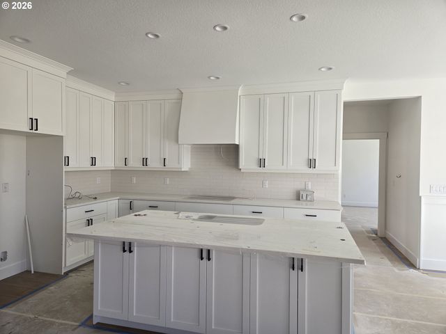 2017 Se 10TH Pl, Canby, OR 97013