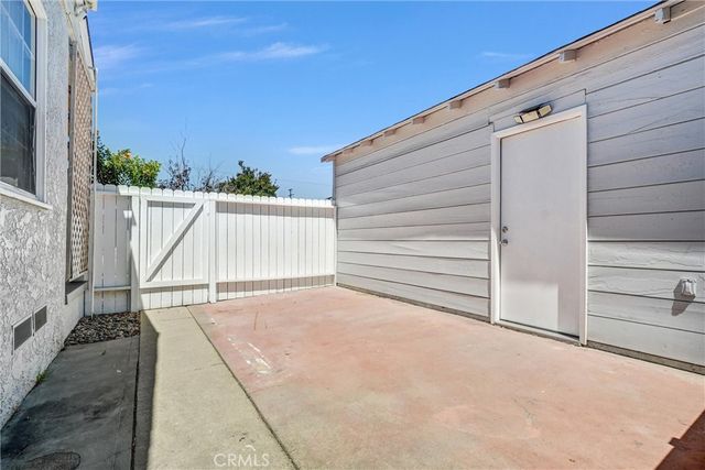 5960 Pepperwood Avenue, Lakewood, CA 90712